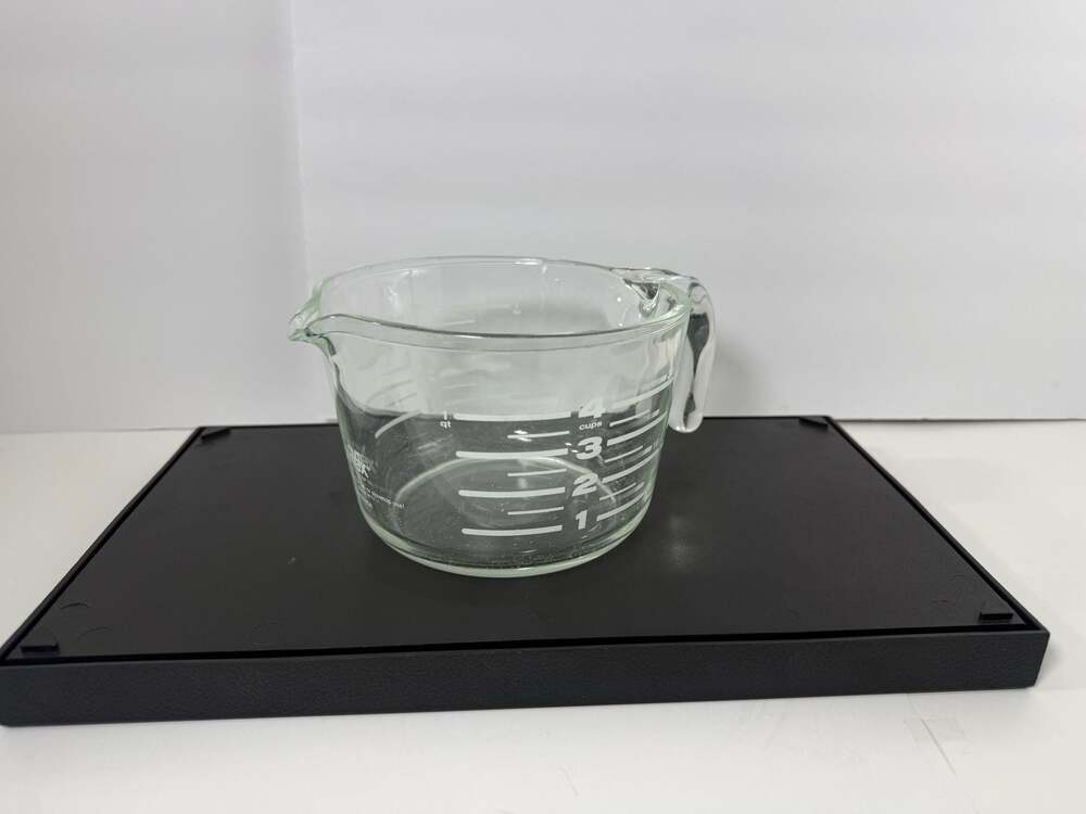 Pyrex 4-Cup Glass Measuring Bowl / Batter Bowl
